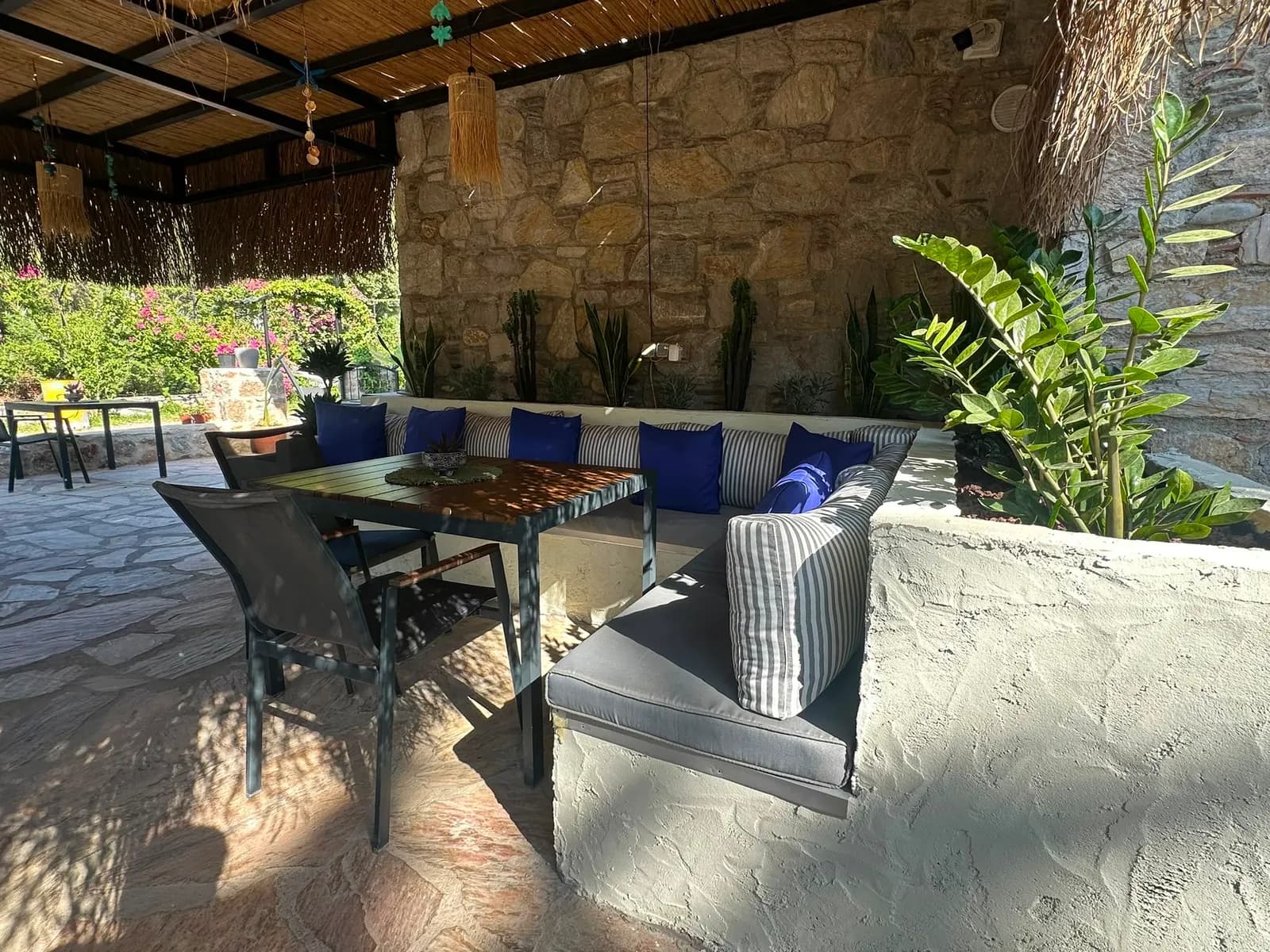 7011 Dadya Rooms