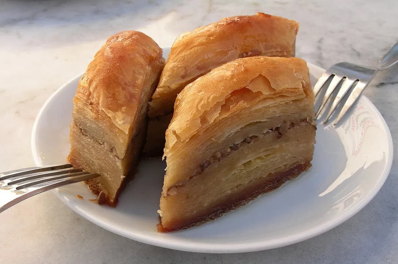 Damak dessert (almond baklava)