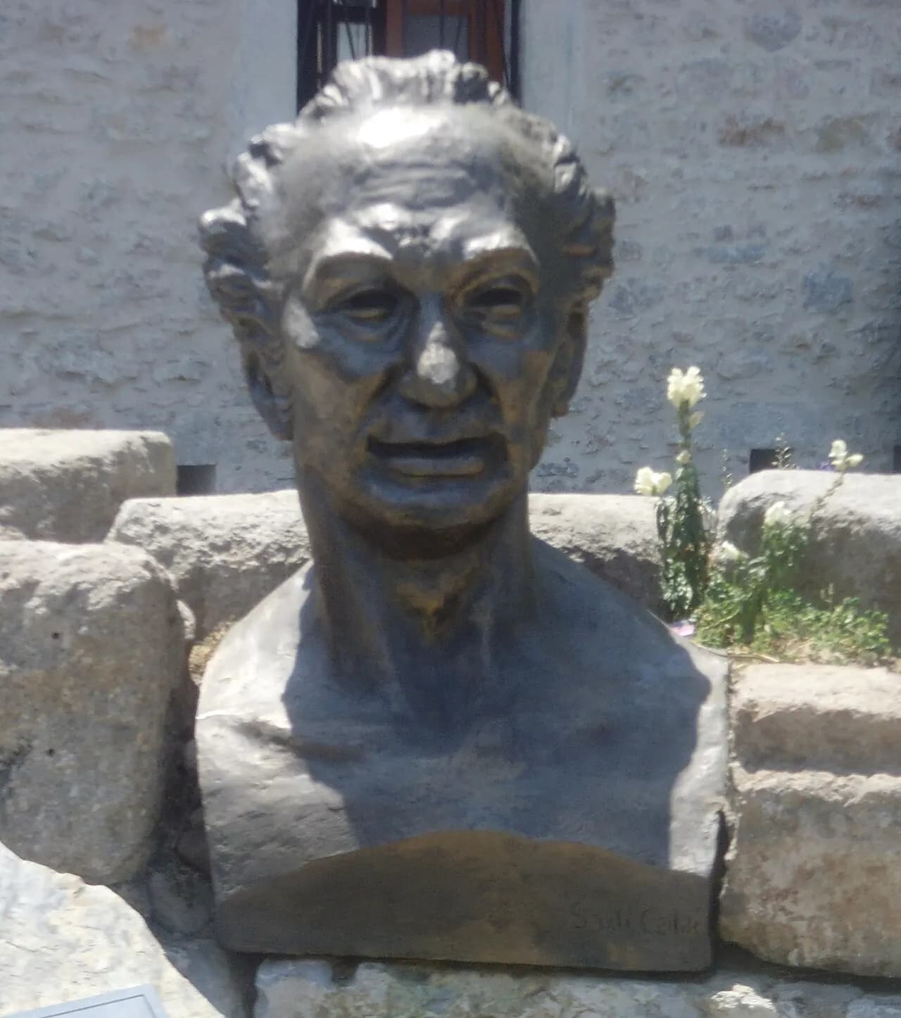 Cevat Şakir Kabaağaçlı'nın Bodrum'daki büstü